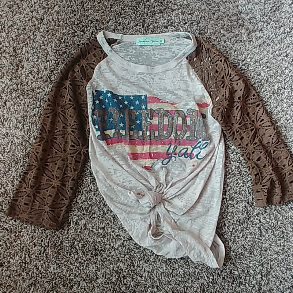 Boutique burnout top with flag